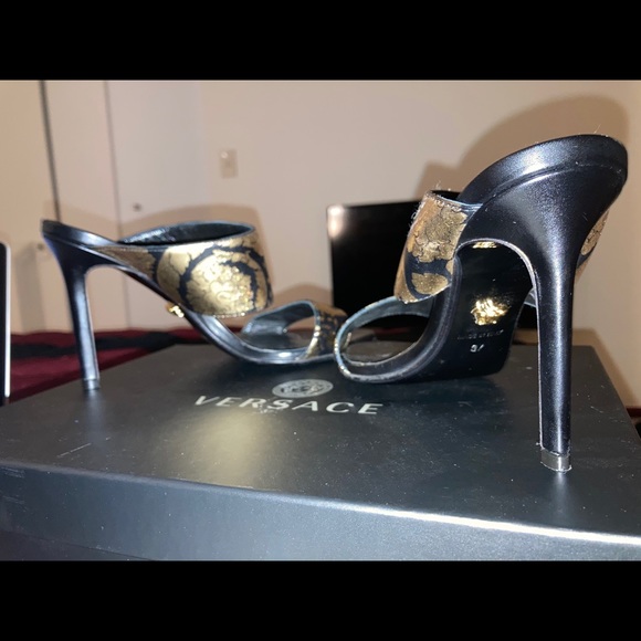 Versace Golden Hibiscus Sandals Sz 6.5 Euro 37
